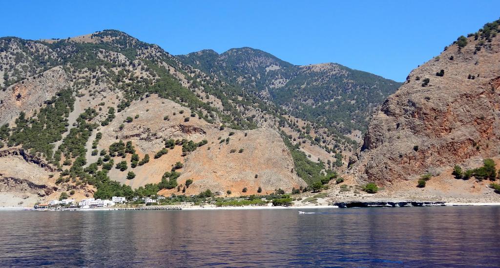 Tarra Hotel Ayía Roúmeli Bagian luar foto